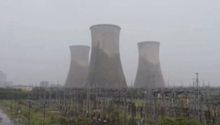 पानीपत में महज 70 सेकंड में धराशाई किए गए थर्मल पावर प्लांट के 344 फीट ऊंचे 3 टावर पानीपत में महज 70 सेकंड में धराशाई किए गए थर्मल पावर प्लांट के 344 फीट ऊंचे 3 टावर