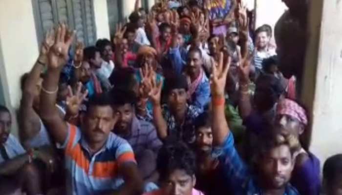 बिहार: मुंगेर के सफाईकर्मी हड़ताल पर, चरमराई शहर की सफाई व्यवस्था बिहार: मुंगेर के सफाईकर्मी हड़ताल पर, चरमराई शहर की सफाई व्यवस्था
