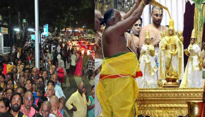 तिरुपति मंदिर में भक्तों का तांता, घंटों लाइन में लगकर ले रहे हैं बालाजी का आशीष