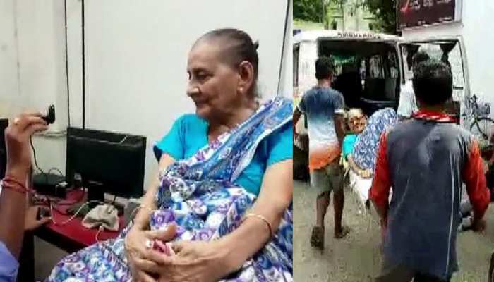 पश्चिम बंगाल: आधार कार्ड बनवाने के लिए महिला को लेना पड़ा एम्बुलेंस का सहारा, जाने पूरा मामला पश्चिम बंगाल: आधार कार्ड बनवाने के लिए महिला को लेना पड़ा एम्बुलेंस का सहारा, जाने पूरा मामला