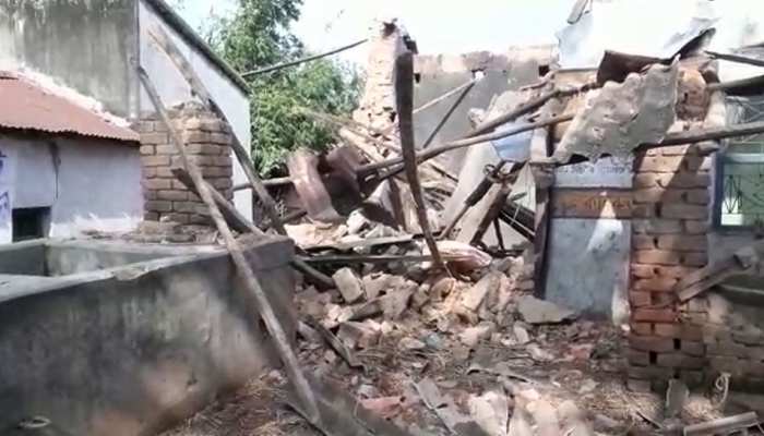पश्चिम बंगाल में एक और टीएमसी नेता के घर में हुआ धमाका, गांव वालों ने लगाए गंभीर आरोप पश्चिम बंगाल में एक और टीएमसी नेता के घर में हुआ धमाका, गांव वालों ने लगाए गंभीर आरोप