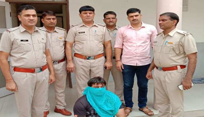 हिसार: 24 लाख से ज्यादा के नकली नोटों के साथ युवक गिरफ्तार, पंजाब से जुड़े हैं मामले के तार हिसार: 24 लाख से ज्यादा के नकली नोटों के साथ युवक गिरफ्तार, पंजाब से जुड़े हैं मामले के तार