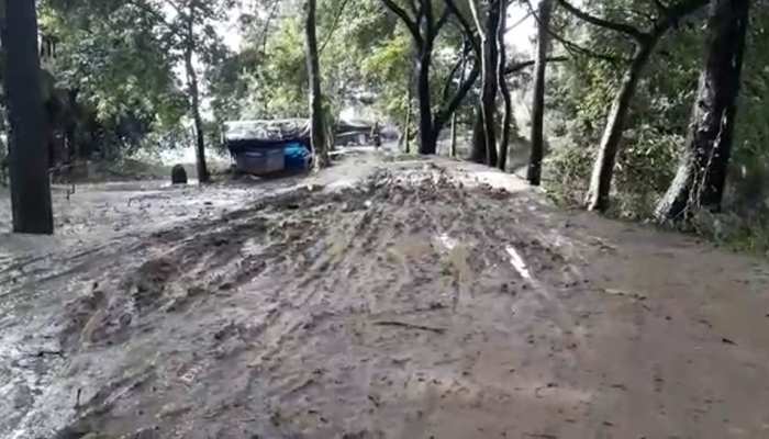 बंगाल: 1 सड़क के कारण नहीं हो रही शादी, जो गांव से गया, वो कभी नहीं लौटा बंगाल: 1 सड़क के कारण नहीं हो रही शादी, जो गांव से गया, वो कभी नहीं लौटा