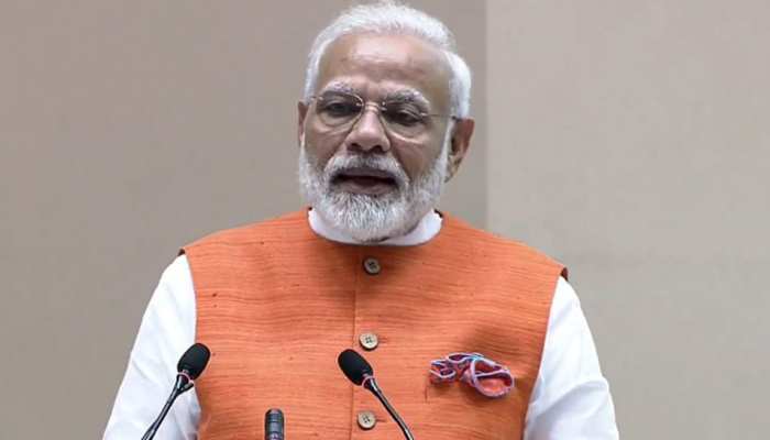 PM मोदी ने जारी किए 12 हस्तियों के नाम डाक टिकट