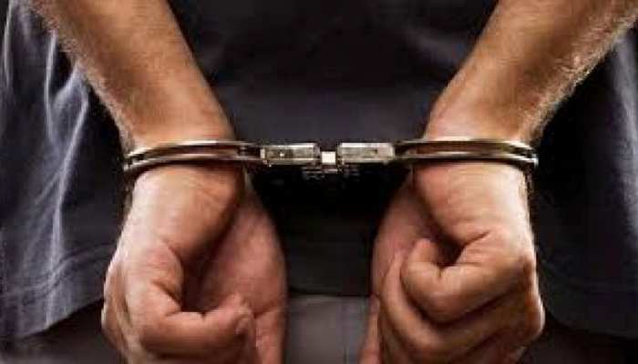गुजरात: फर्जी महिला IPS बन ज्वाइंट कमिश्नर के ऑफिस में पहुंची, गिरफ्तार गुजरात: फर्जी महिला IPS बन ज्वाइंट कमिश्नर के ऑफिस में पहुंची, गिरफ्तार