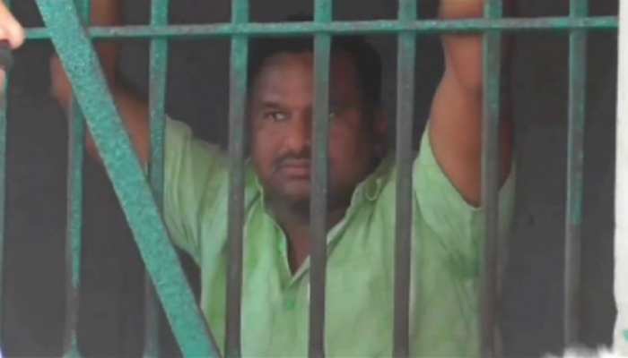 AK-47 मामले में RJD नेता को जमानत, 90 दिनों में चार्जशीट फाइल नहीं कर सकी पुलिस AK-47 मामले में RJD नेता को जमानत, 90 दिनों में चार्जशीट फाइल नहीं कर सकी पुलिस