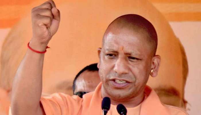 गोरखपुर दौरे पर CM योगी, कहा- शासन की योजनाओं से खुद को जोड़ने में न करें परहेज गोरखपुर दौरे पर CM योगी, कहा- शासन की योजनाओं से खुद को जोड़ने में न करें परहेज