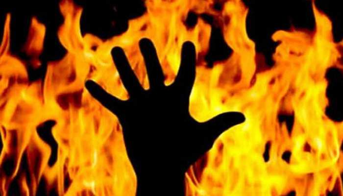 मथुरा: दबंगों से परेशान दंपति ने किया था आत्मदाह का प्रयास, पति की हुई मौत मथुरा: दबंगों से परेशान दंपति ने किया था आत्मदाह का प्रयास, पति की हुई मौत
