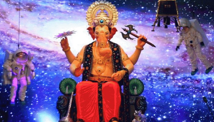 Festive Travel: गणेश उत्सव पर बनाएं मुंबई घूमने का प्लान, बप्पा के ये पंडाल हैं देशभर में मशहूर Festive Travel: गणेश उत्सव पर बनाएं मुंबई घूमने का प्लान, बप्पा के ये पंडाल हैं देशभर में मशहूर