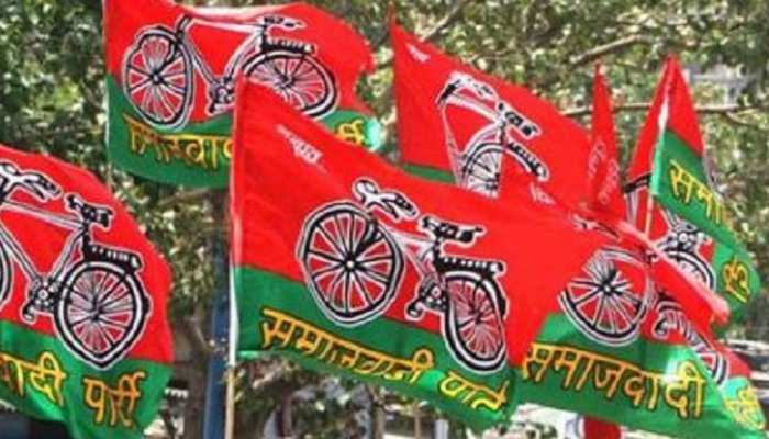 गोरखपुर: एक शिलापट हटने से भड़की समाजवादी पार्टी गोरखपुर: एक शिलापट हटने से भड़की समाजवादी पार्टी