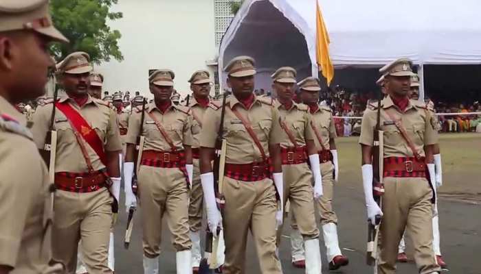 गुजरात के BSF ट्रेनिंग सेंटर में आयोजित हुई राजस्थान पुलिस के जवानों की दीक्षांत परेड गुजरात के BSF ट्रेनिंग सेंटर में आयोजित हुई राजस्थान पुलिस के जवानों की दीक्षांत परेड