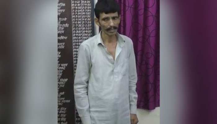 IPS की फोटो लगाकर बनाई फर्जी आईडी, 3000 लड़कियों से की दोस्ती, जांच में निकला रिक्शेवाला IPS की फोटो लगाकर बनाई फर्जी आईडी, 3000 लड़कियों से की दोस्ती, जांच में निकला रिक्शेवाला