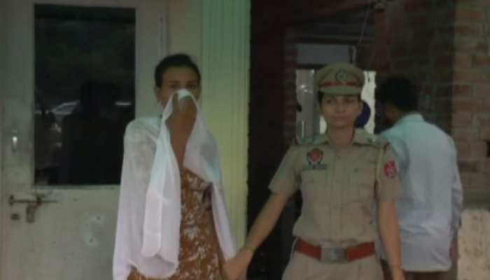 हाईकोर्ट में नौकरी दिलाने के नाम पर लिए ठगे 20 लाख, आरोपी महिला गिरफ्तार हाईकोर्ट में नौकरी दिलाने के नाम पर लिए ठगे 20 लाख, आरोपी महिला गिरफ्तार