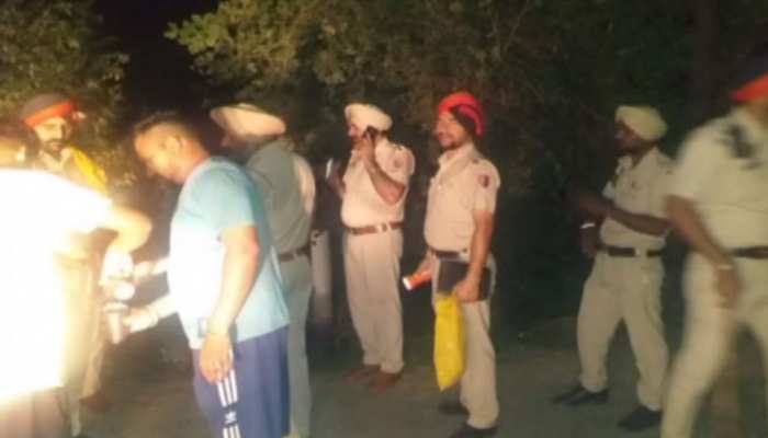 पंजाब: तरनतारन के गांव में देर रात हुआ जोरदार ब्लास्ट, 2 लोगों की मौत पंजाब: तरनतारन के गांव में देर रात हुआ जोरदार ब्लास्ट, 2 लोगों की मौत
