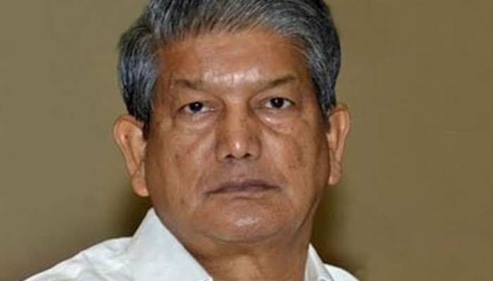 हरिद्वार: दिल्ली में रविदास मंदिर तोड़े जाने के विरोध में धरने पर बैठे हरीश रावत हरिद्वार: दिल्ली में रविदास मंदिर तोड़े जाने के विरोध में धरने पर बैठे हरीश रावत