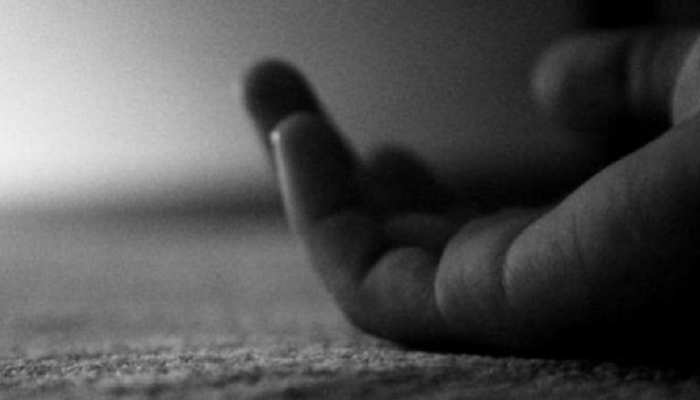 बिहार: रेप पीड़िता को नहीं मिला न्याय तो पति ने एसएसपी के सामने खाया सल्फास बिहार: रेप पीड़िता को नहीं मिला न्याय तो पति ने एसएसपी के सामने खाया सल्फास