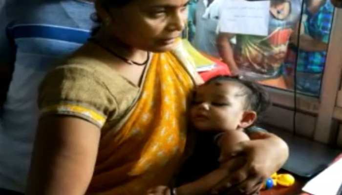 बिहार: सात महीने की बच्ची को लेकर ट्रेन से कूदी महिला लेकिन... बिहार: सात महीने की बच्ची को लेकर ट्रेन से कूदी महिला लेकिन...