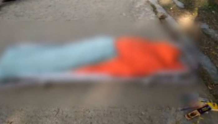 बिहार: अपराधियों ने लूट का विरोध करने पर ट्रेन से शिक्षक को फेंका, इलाज के दौरान मौत बिहार: अपराधियों ने लूट का विरोध करने पर ट्रेन से शिक्षक को फेंका, इलाज के दौरान मौत