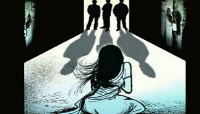 करौली: दृष्टिहीन महिला के साथ रेप की कोशिश का मामला दर्ज, आरोपियों की तलाश जारी करौली: दृष्टिहीन महिला के साथ रेप की कोशिश का मामला दर्ज, आरोपियों की तलाश जारी