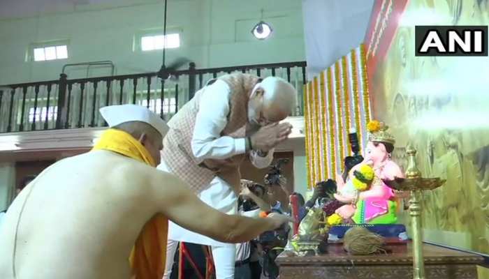 आज मुंबई के दौरे पर हैं PM मोदी, पंडाल पहुंचकर की भगवान गणेश की पूजा