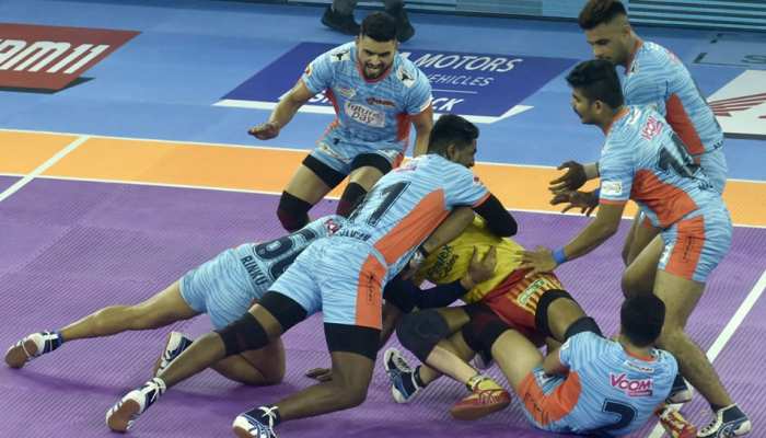 PKL 2019: रोमांचक मुकाबले में बंगाल वारियर्स ने गुजरात के साथ खेला टाई PKL 2019: रोमांचक मुकाबले में बंगाल वारियर्स ने गुजरात के साथ खेला टाई