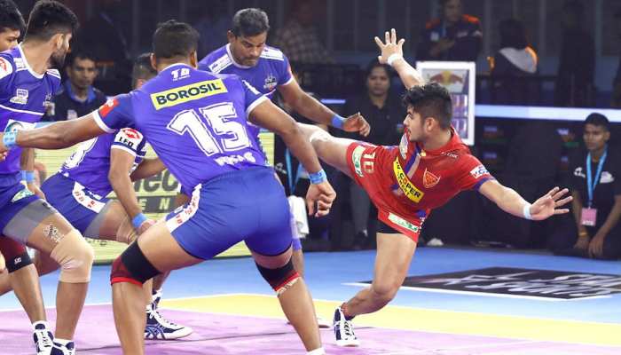 PKL 2019: हरियाणा स्टीलर्स ने दिल्ली के विजयी रथ को रोका, 22 अंकों के अंतर से दी मात PKL 2019: हरियाणा स्टीलर्स ने दिल्ली के विजयी रथ को रोका, 22 अंकों के अंतर से दी मात