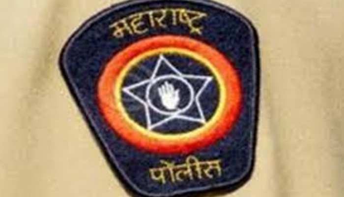 नोएडा में डीयू प्रोफेसर के घर पहुंची पुणे पुलिस, अर्बन नक्सल की तलाश हुई छापेमारी नोएडा में डीयू प्रोफेसर के घर पहुंची पुणे पुलिस, अर्बन नक्सल की तलाश हुई छापेमारी