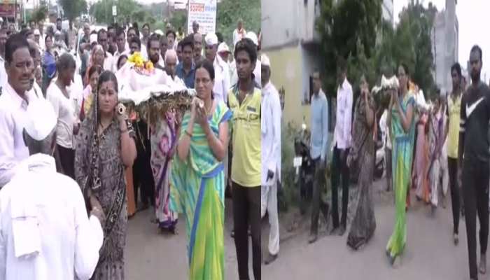 सास के लाड़ की ये कहानी युगों-युगों तक की जाएगी याद, मौत पर बहुओं में कंधा देने की मची आपाधापी सास के लाड़ की ये कहानी युगों-युगों तक की जाएगी याद, मौत पर बहुओं में कंधा देने की मची आपाधापी