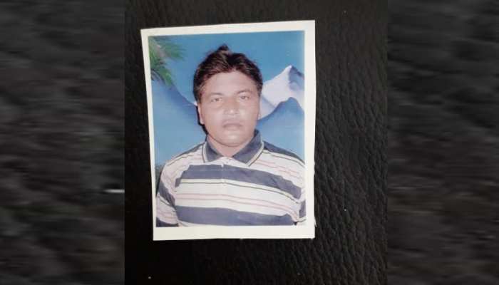 OMG: घर में चल रहा था शख्स का श्राद्ध भोज, तभी वह जिंदा लौट आया OMG: घर में चल रहा था शख्स का श्राद्ध भोज, तभी वह जिंदा लौट आया