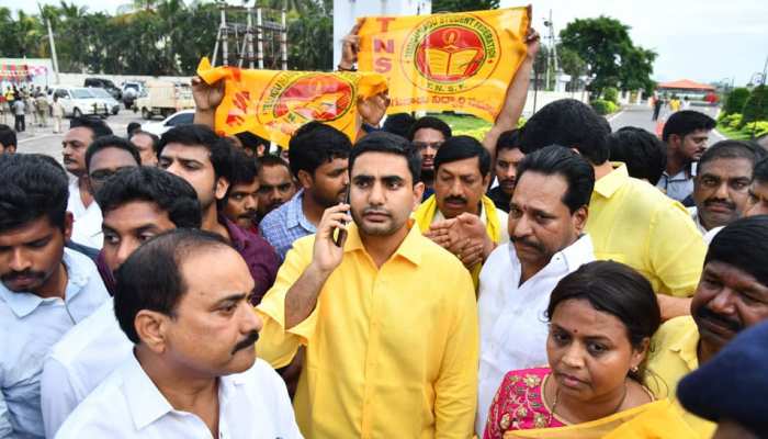 YSRCP सरकार के खिलाफ विरोध प्रदर्शन से पहले, चंद्रबाबू नायडू को पुलिस ने किया नजरबंद YSRCP सरकार के खिलाफ विरोध प्रदर्शन से पहले, चंद्रबाबू नायडू को पुलिस ने किया नजरबंद