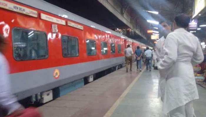Indian Railways: तत्काल रिजर्वेशन के जान लें ये नियम, झट से मिलेगा टिकट Indian Railways: तत्काल रिजर्वेशन के जान लें ये नियम, झट से मिलेगा टिकट
