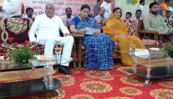 अमेठी में 100 दिनों में कराया 800 करोड़ का काम, जनता 24 घंटे मेरे से मिल सकती है: स्मृति ईरानी अमेठी में 100 दिनों में कराया 800 करोड़ का काम, जनता 24 घंटे मेरे से मिल सकती है: स्मृति ईरानी