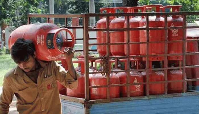 गैस सिलेंडर से जुड़ा यह नियम नहीं जानते होंगे, कोई भी ले सकता है 40 लाख का क्लेम गैस सिलेंडर से जुड़ा यह नियम नहीं जानते होंगे, कोई भी ले सकता है 40 लाख का क्लेम