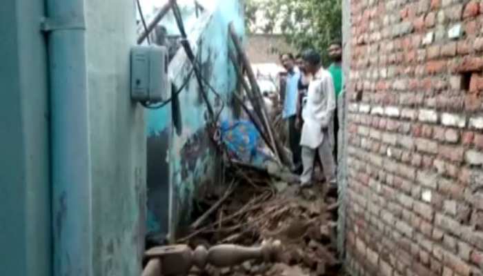 पठानकोट में कच्चे मकान की छत गिरने से 3 लोगों की मौत, 4 गंभीर रूप से घायल पठानकोट में कच्चे मकान की छत गिरने से 3 लोगों की मौत, 4 गंभीर रूप से घायल