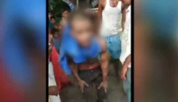बिहार: नहीं थम रहा है भीड़तंत्र का इंसाफ, बच्चा चोरी के शक में मानसिक रोगी की पिटाई बिहार: नहीं थम रहा है भीड़तंत्र का इंसाफ, बच्चा चोरी के शक में मानसिक रोगी की पिटाई