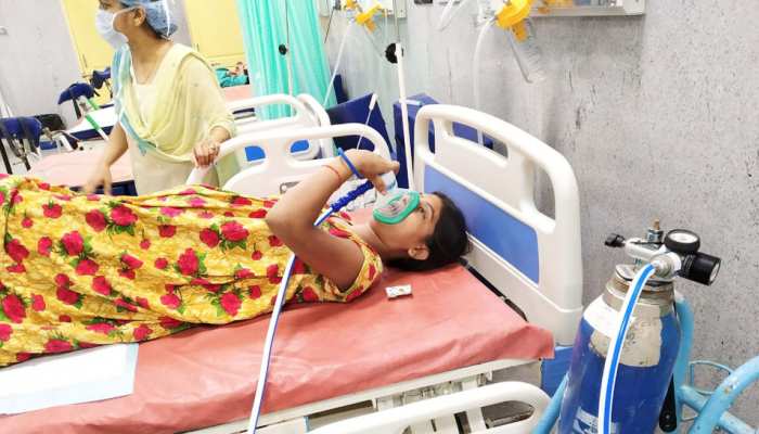 महिलाओं का दर्द रोकने डॉक्टरों ने इजाद किया नया तरीका, लाफिंग गैस से करा रहे डिलीवरी महिलाओं का दर्द रोकने डॉक्टरों ने इजाद किया नया तरीका, लाफिंग गैस से करा रहे डिलीवरी