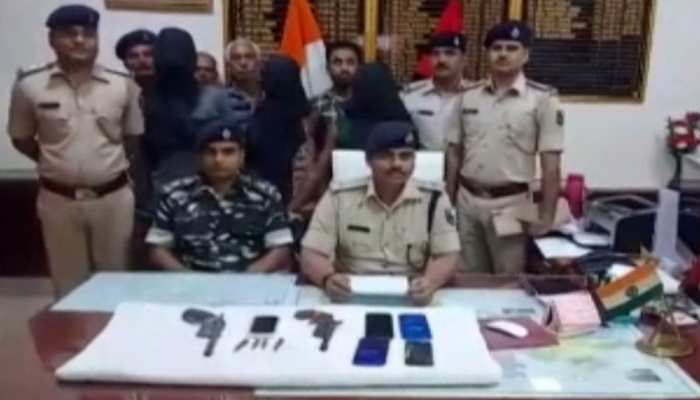 बेगूसराय: तीन शातिर अपराधी गिरफ्तार, देसी पिस्टल-कारतूस सहित लूटे सामान बरामद बेगूसराय: तीन शातिर अपराधी गिरफ्तार, देसी पिस्टल-कारतूस सहित लूटे सामान बरामद