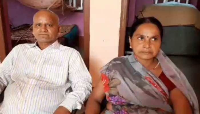 बिहार: किसान का बेटा सनोज राज बना KBC के 11वें सीजन का पहला करोड़पति, IAS बनने की है तमन्ना बिहार: किसान का बेटा सनोज राज बना KBC के 11वें सीजन का पहला करोड़पति, IAS बनने की है तमन्ना