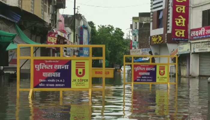 मध्य प्रदेश: मौसम विभाग ने जारी किया अलर्ट, अगले 24 घंटे तक नहीं थमेगा बारिश का कहर मध्य प्रदेश: मौसम विभाग ने जारी किया अलर्ट, अगले 24 घंटे तक नहीं थमेगा बारिश का कहर