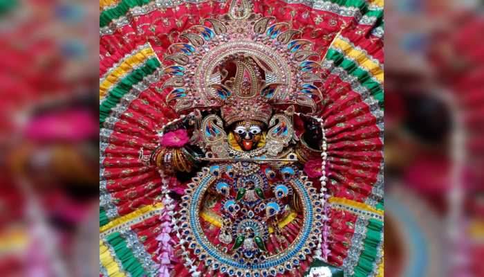 श्रीकृष्ण की नगरी मथुरा में विराजमान हैं मां काली, 'खाती हैं माखन-मिश्री, बजाती हैं बांसुरी' श्रीकृष्ण की नगरी मथुरा में विराजमान हैं मां काली, 'खाती हैं माखन-मिश्री, बजाती हैं बांसुरी'
