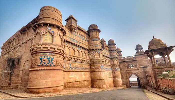 ग्वालियर: देश का सबसे बड़ा किला 'मान सिंह पैलेस' खुद में समेटे है सदियों का इतिहास ग्वालियर: देश का सबसे बड़ा किला 'मान सिंह पैलेस' खुद में समेटे है सदियों का इतिहास