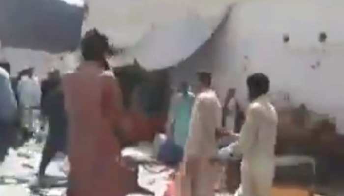 VIDEO: पाकिस्तान में हिंदुओं पर जुल्म, दंगाइयों के खौफ से परिवारवालों ने अपने बच्चों को रोने तक नहीं दिया VIDEO: पाकिस्तान में हिंदुओं पर जुल्म, दंगाइयों के खौफ से परिवारवालों ने अपने बच्चों को रोने तक नहीं दिया