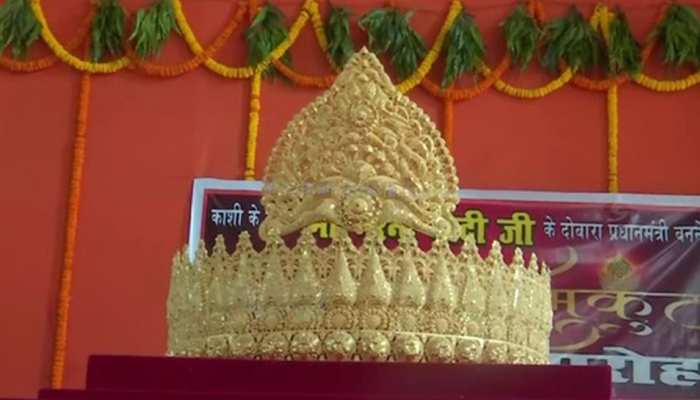 PM मोदी के बर्थ-डे पर फैन ने संकटमोचन मंदिर में चढ़ाया सवा किलो का सोने का मुकुट, मांगी थी ये दुआ PM मोदी के बर्थ-डे पर फैन ने संकटमोचन मंदिर में चढ़ाया सवा किलो का सोने का मुकुट, मांगी थी ये दुआ
