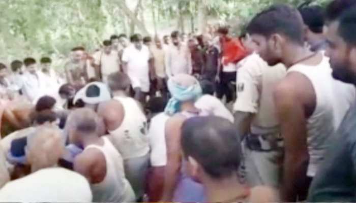 बिहार: ई-रिक्शा से जा रहे 6 बच्चे कुएं में गिरे, आपसी सूझबूझ से बचाई जान बिहार: ई-रिक्शा से जा रहे 6 बच्चे कुएं में गिरे, आपसी सूझबूझ से बचाई जान