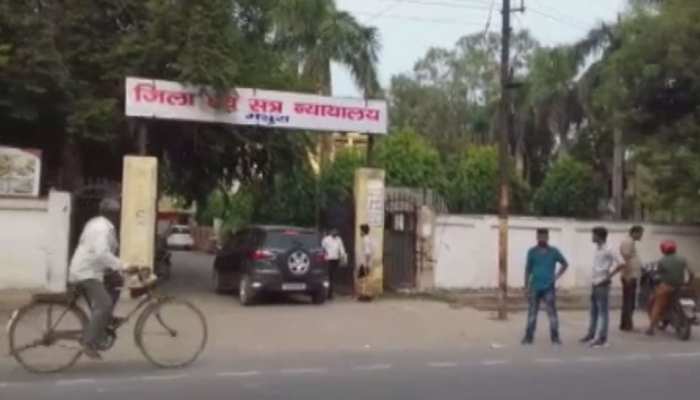 मथुरा: विदेशी महिला के साथ गैंगरेप के आरोपी ने किया सरेंडर, एक अन्य अभी भी फरार मथुरा: विदेशी महिला के साथ गैंगरेप के आरोपी ने किया सरेंडर, एक अन्य अभी भी फरार