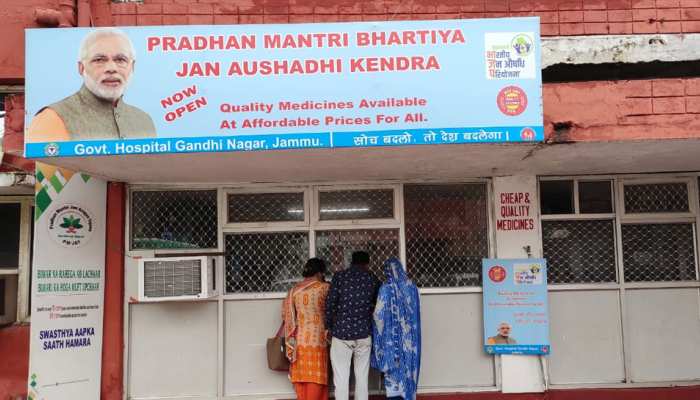 जम्मू कश्मीरः 370 हटने के बाद लोगों को मिलने लगा केंद्र की योजनाओं का लाभ जम्मू कश्मीरः 370 हटने के बाद लोगों को मिलने लगा केंद्र की योजनाओं का लाभ