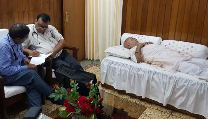 शाहजहांपुर: पीड़िता द्वारा गिरफ्तारी की मांग करने के बाद चिन्मयानंद अस्पताल में भर्ती शाहजहांपुर: पीड़िता द्वारा गिरफ्तारी की मांग करने के बाद चिन्मयानंद अस्पताल में भर्ती