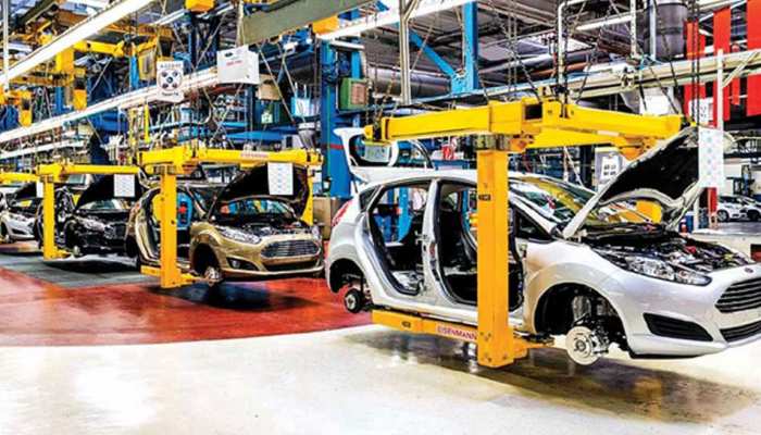 GST काउंसिल की बैठक में ऑटो सेक्टर को लगेगा और झटका? GST दरों में राहत की उम्मीद नहीं GST काउंसिल की बैठक में ऑटो सेक्टर को लगेगा और झटका? GST दरों में राहत की उम्मीद नहीं