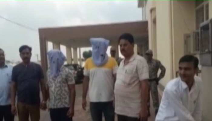 बहरोड़ लॉकअप मामले में पुलिस ने 50 हजार के इनामी 2 आरोपियों को किया गिरफ्तार बहरोड़ लॉकअप मामले में पुलिस ने 50 हजार के इनामी 2 आरोपियों को किया गिरफ्तार
