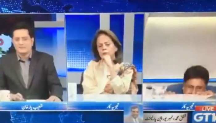 VIDEO: LIVE टीवी डिबेट में हिस्सा ले रहे PAK पैनलिस्ट जब कुर्सी से धड़ाम से गिरे... VIDEO: LIVE टीवी डिबेट में हिस्सा ले रहे PAK पैनलिस्ट जब कुर्सी से धड़ाम से गिरे...